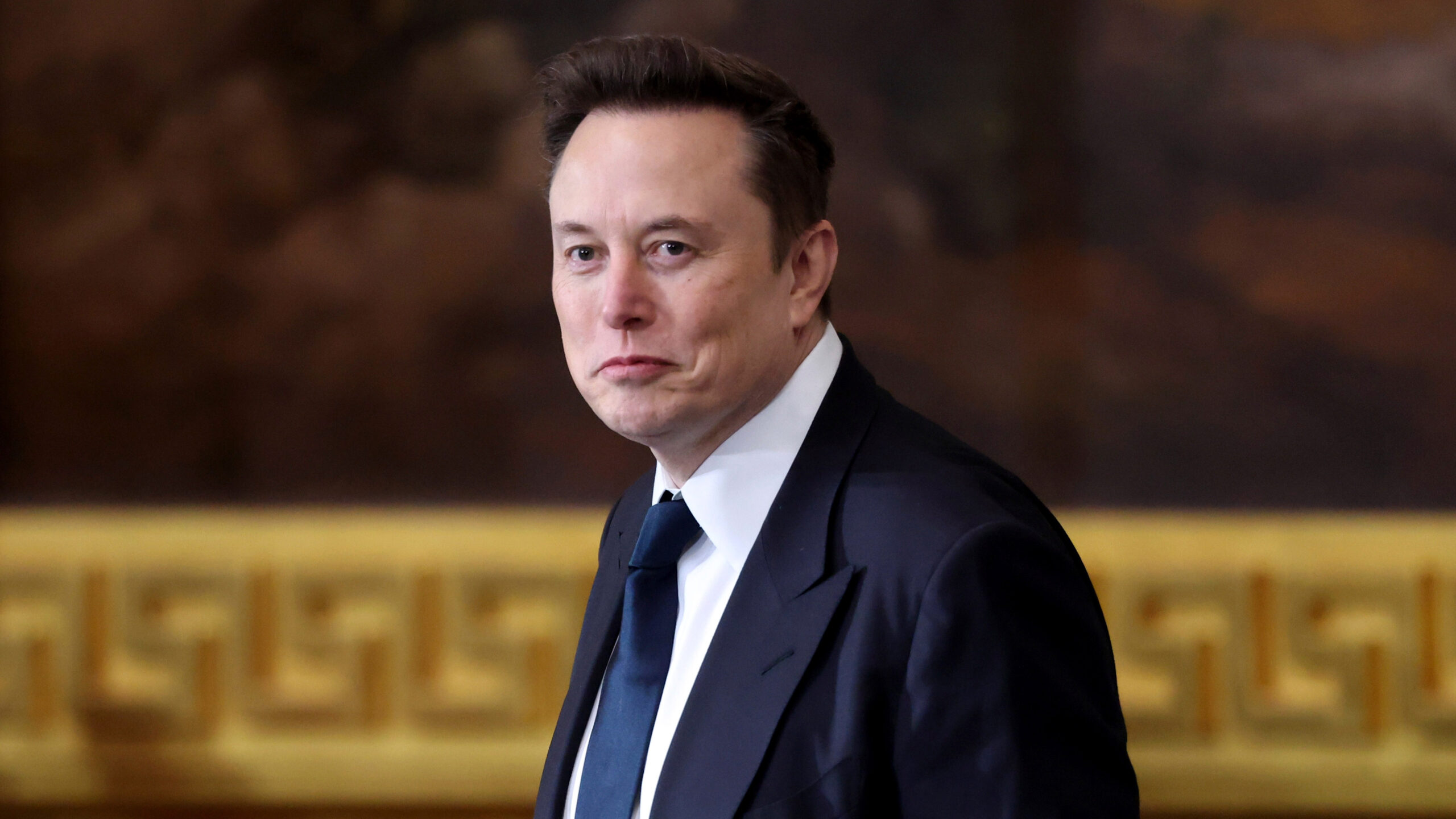 découvrez la rencontre entre elon musk, clara dupont-monod et asma mhalla : un échange inédit sur l'innovation, la technologie et les enjeux de notre époque.