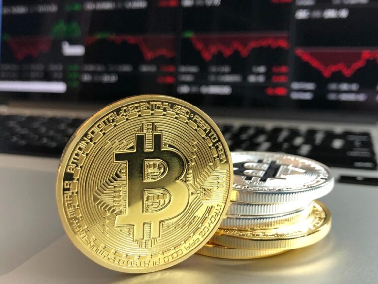 découvrez si c'est le bon moment pour investir dans le bitcoin : analyse des tendances, avantages, risques et conseils pour investir en toute sécurité.