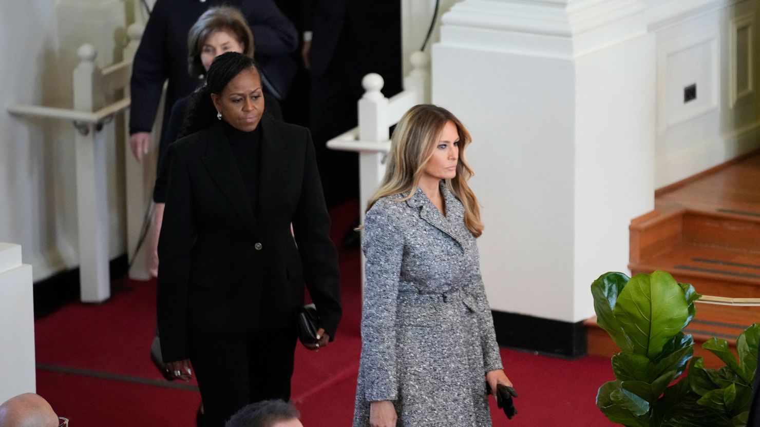 découvrez l’histoire fascinante de melania trump sous un nouveau jour : aviateur. plongez dans cette biographie surprenante mêlant glamour et passion pour l’aviation.