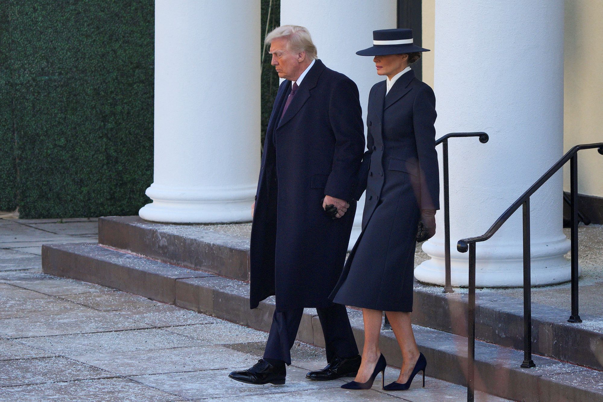découvrez l'incroyable histoire de melania trump dans la peau d'une aviatrice, entre passion pour l'aviation, aventures et défis. un portrait inédit inspiré de la première dame des états-unis.