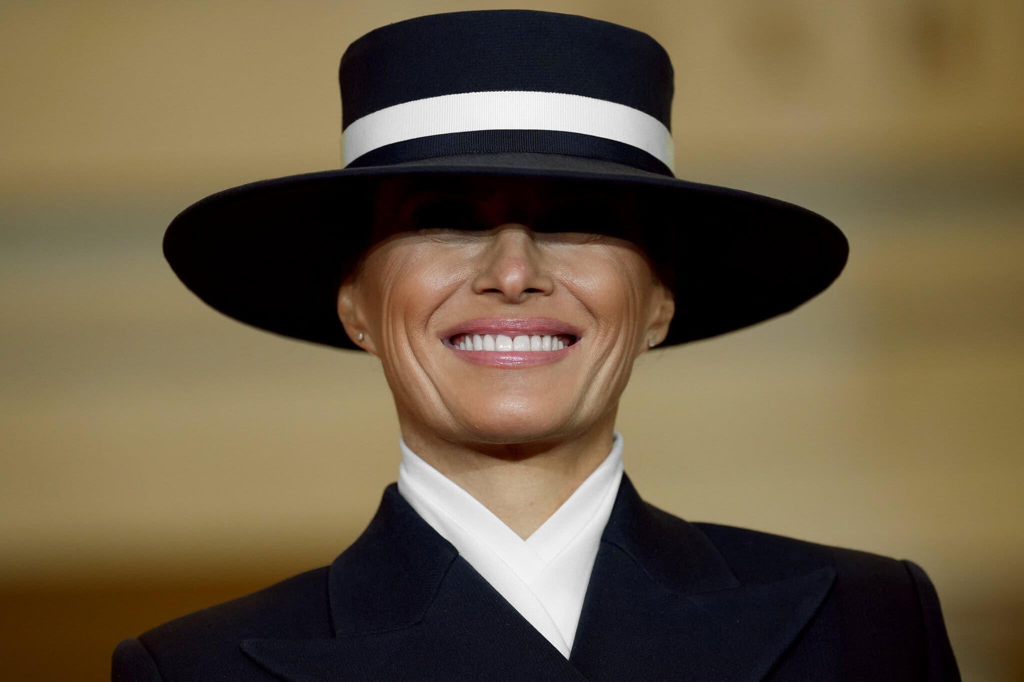 découvrez l'histoire étonnante de melania trump dans le rôle d'aviateur : faits, anecdotes et détails sur son lien avec l'aviation. un récit entre réalité et fiction à ne pas manquer !