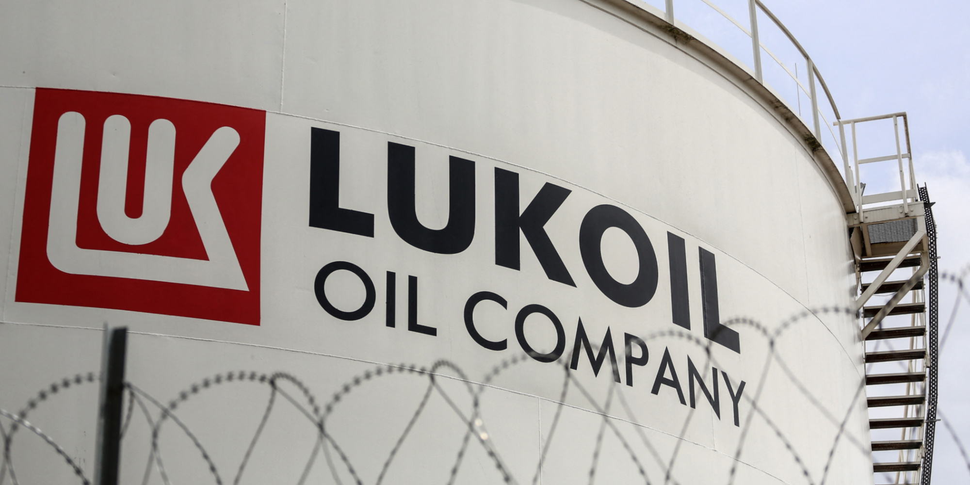 découvrez comment le premier ministre modi a mis fin aux importations de pétrole russe, impactant l'économie et les relations internationales de l'inde.