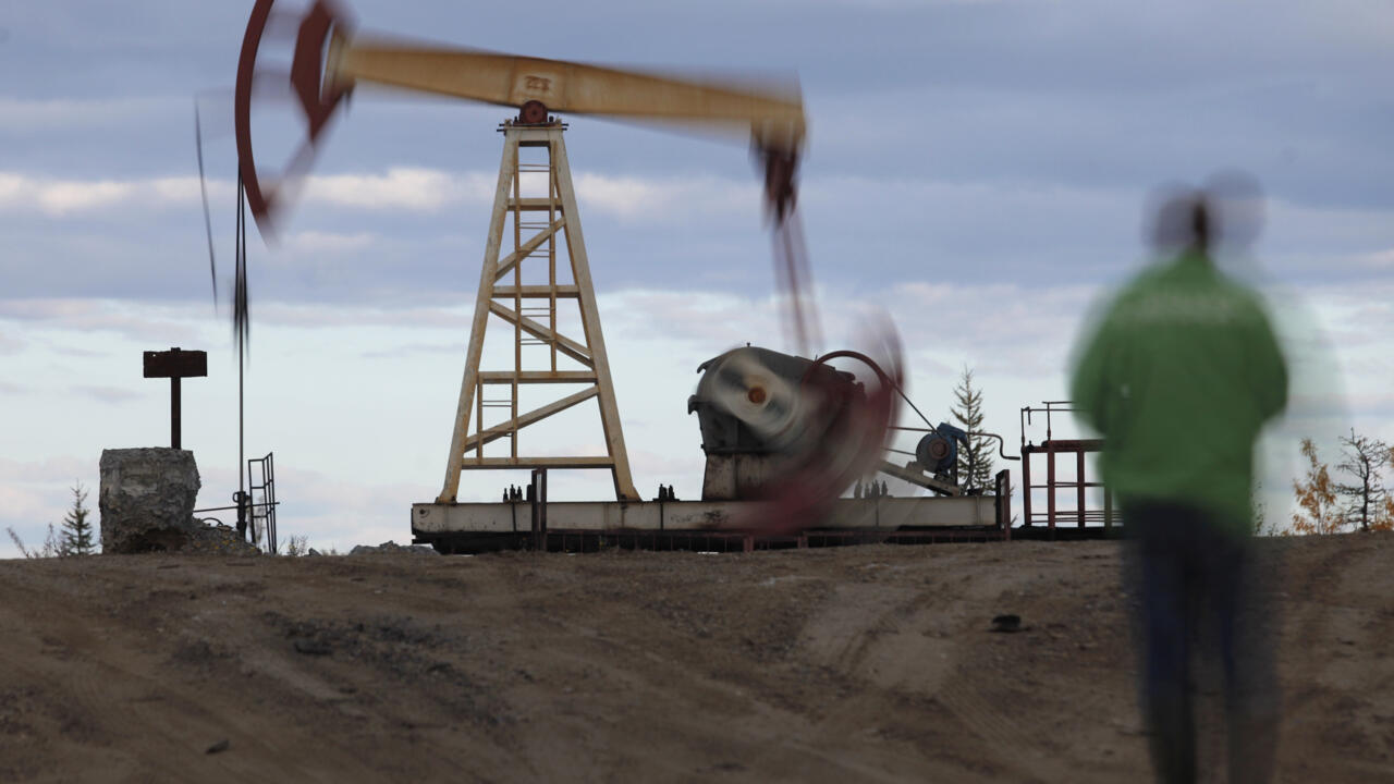 découvrez comment le premier ministre indien narendra modi a pris des mesures pour stopper les importations de pétrole russe, impactant le commerce énergétique et les relations diplomatiques entre l'inde et la russie.