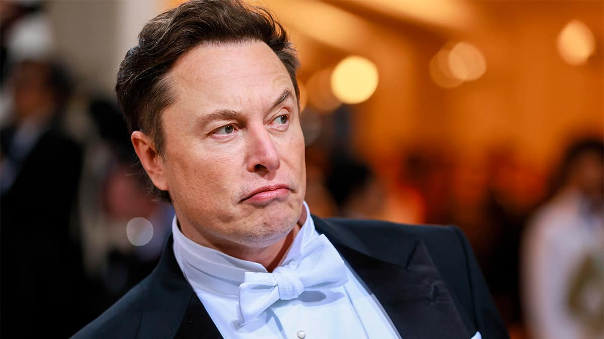 découvrez comment elon musk utilise x (anciennement twitter) dans une bataille médiatique quotidienne, entre communication, influence et stratégies digitales.