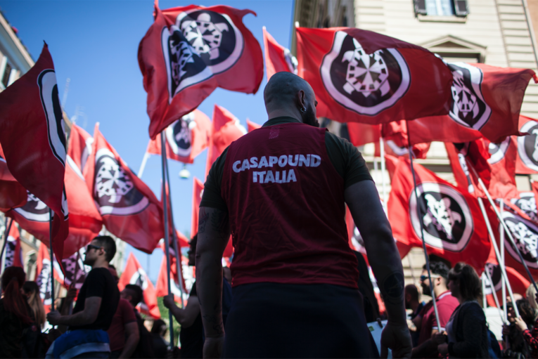 découvrez comment des réactions timides ou hésitantes face à la montée du fascisme ont marqué l'histoire, et analysez les conséquences de cette attitude sur la société et la politique.