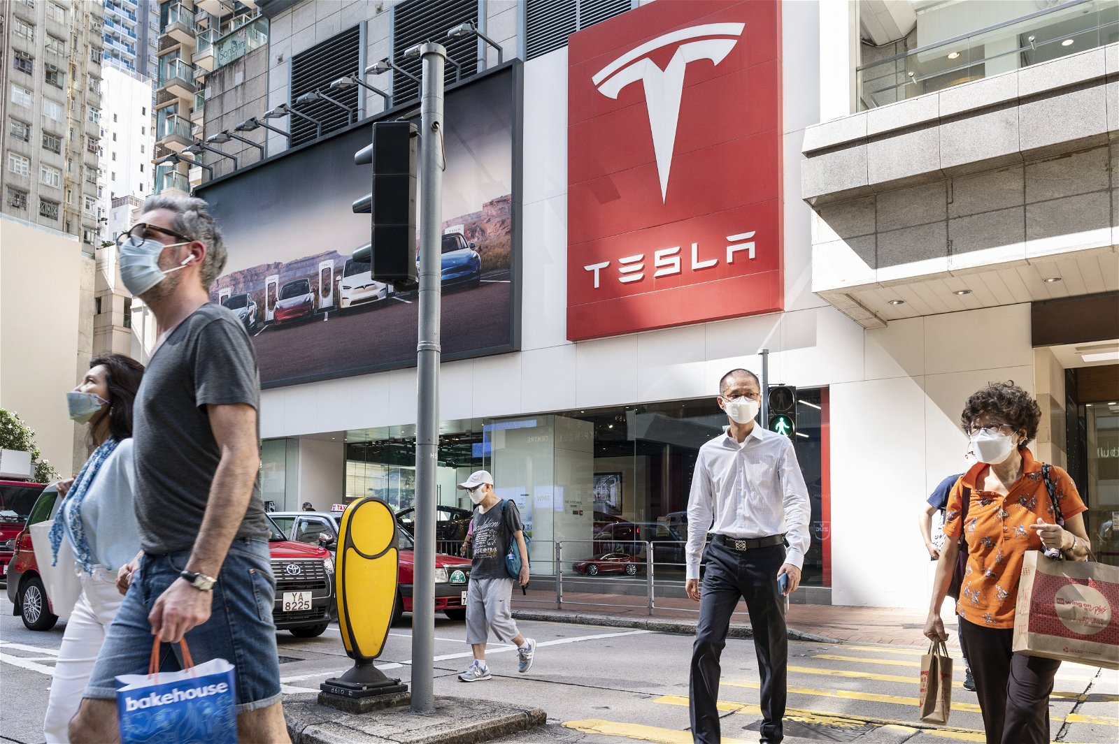 découvrez pourquoi la rémunération de tesla fait l'objet de critiques, ses enjeux, les controverses autour des salaires et primes, et l'impact sur l'image de l'entreprise d'elon musk.