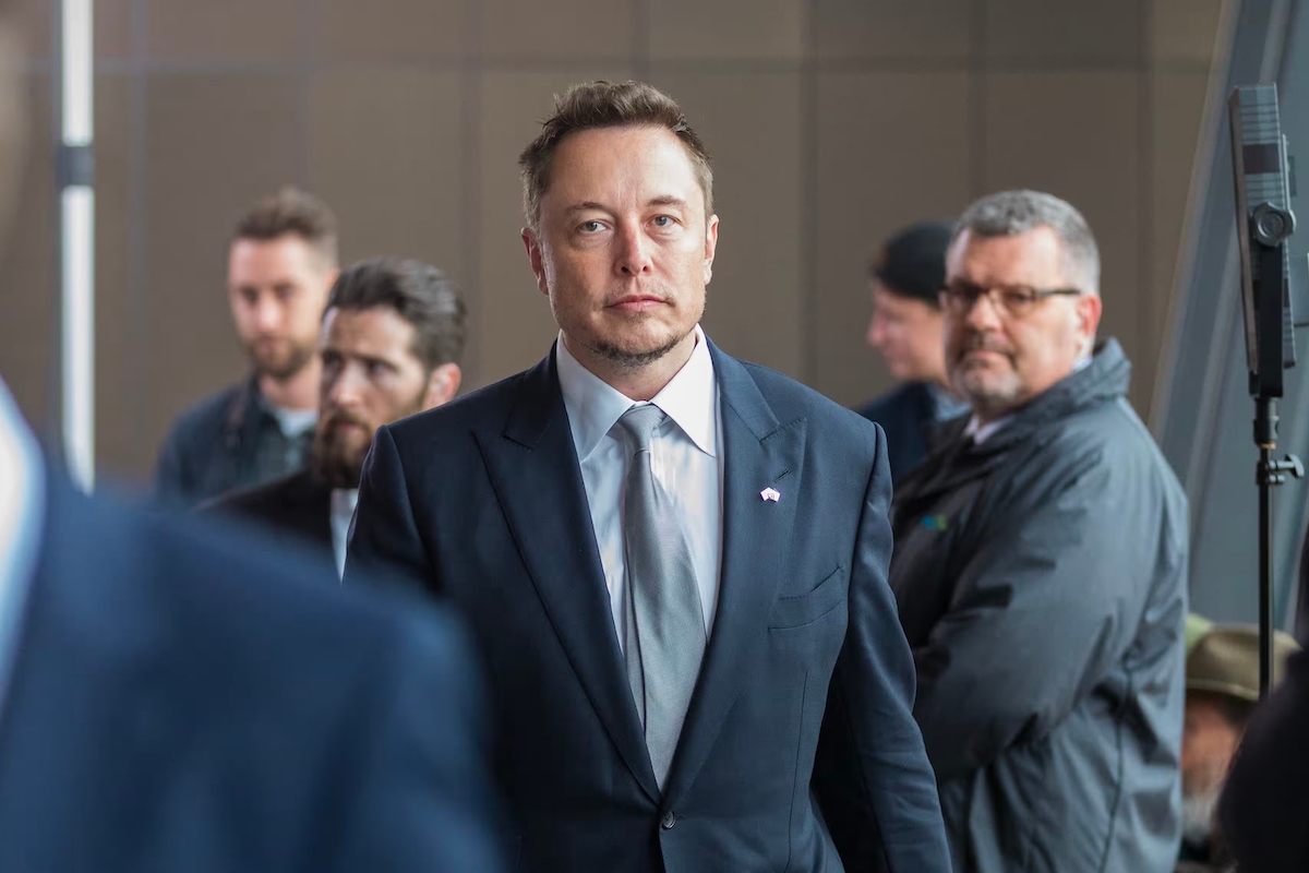 découvrez le salaire d'elon musk chez tesla : montants, mécanismes de rémunération et principaux éléments de sa fortune en 2024.