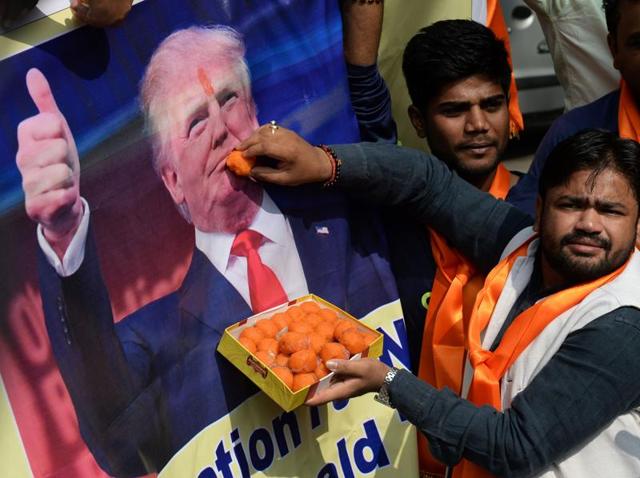 donald trump critique les élites d'origine indienne aux états-unis, mettant en lumière de nouvelles tensions dans le paysage politique américain. découvrez les raisons de cette attaque et ses répercussions potentielles.