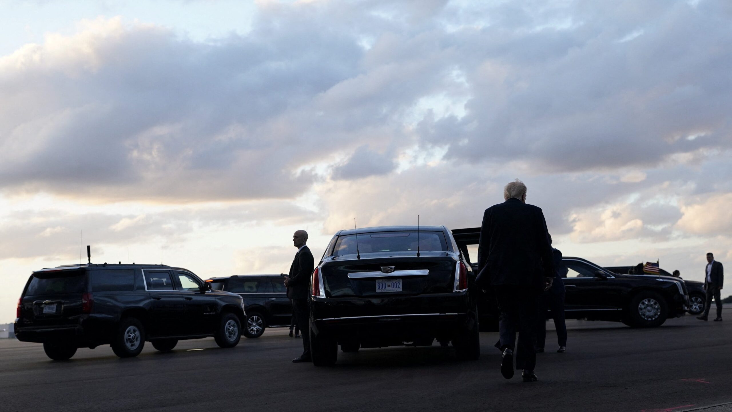 analyse des tensions entre donald trump, ses partisans religieux, et le concept du melting-pot américain. un regard sur l'impact de ce duel sur la diversité et la cohésion sociale aux états-unis.