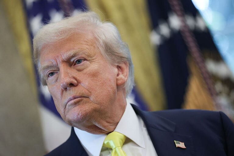 analyse de la confrontation entre donald trump et les fanatiques religieux face à la diversité culturelle du melting-pot américain. décryptage des enjeux, tensions et conséquences de ce duel idéologique sur la société contemporaine.