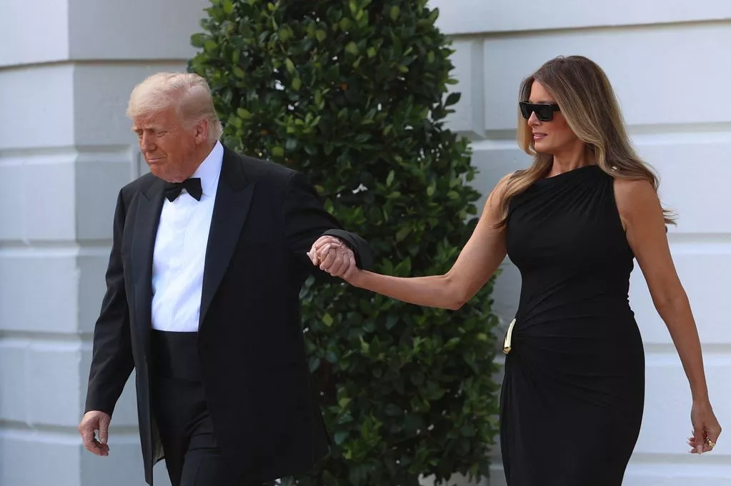 analyse du face-à-face entre donald trump et les fanatiques religieux face à l'idéal du melting-pot américain. un regard sur les tensions sociales, politiques et culturelles qui divisent les états-unis.