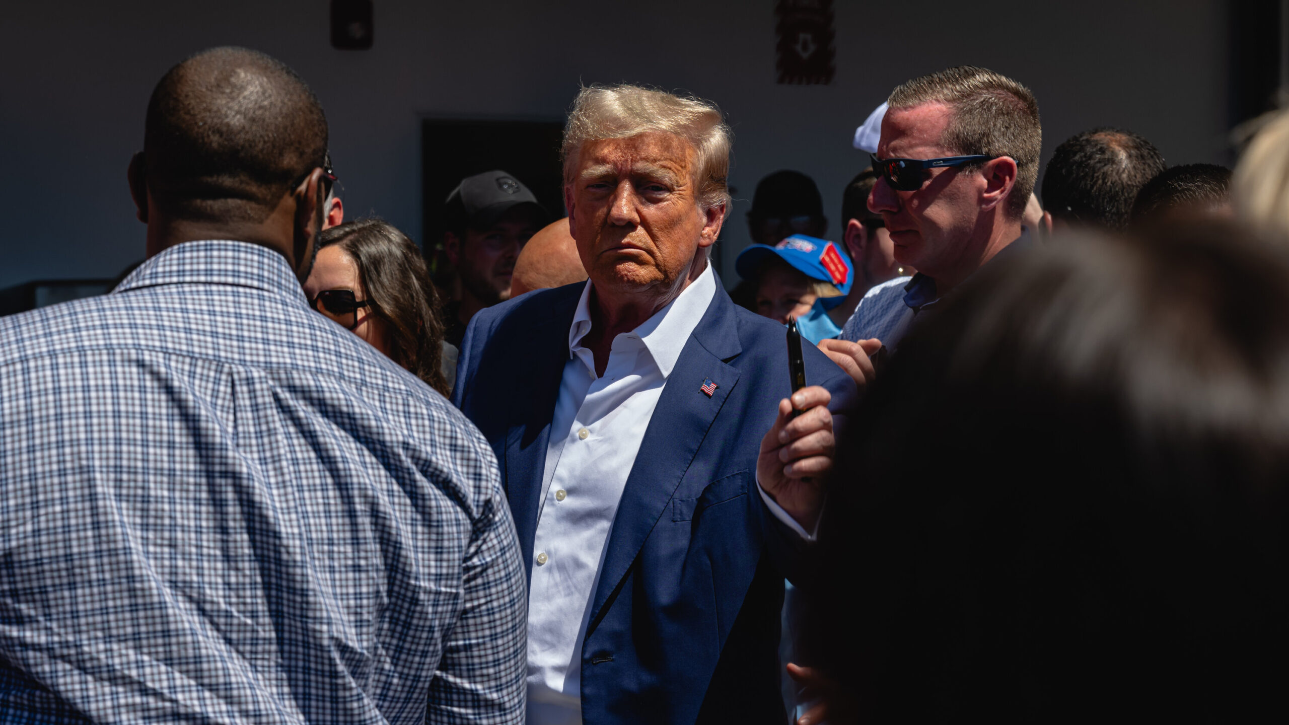 découvrez comment donald trump est impliqué dans le dossier du contrat des sous-marins et quelles sont les conséquences politiques et économiques de cette affaire internationale.