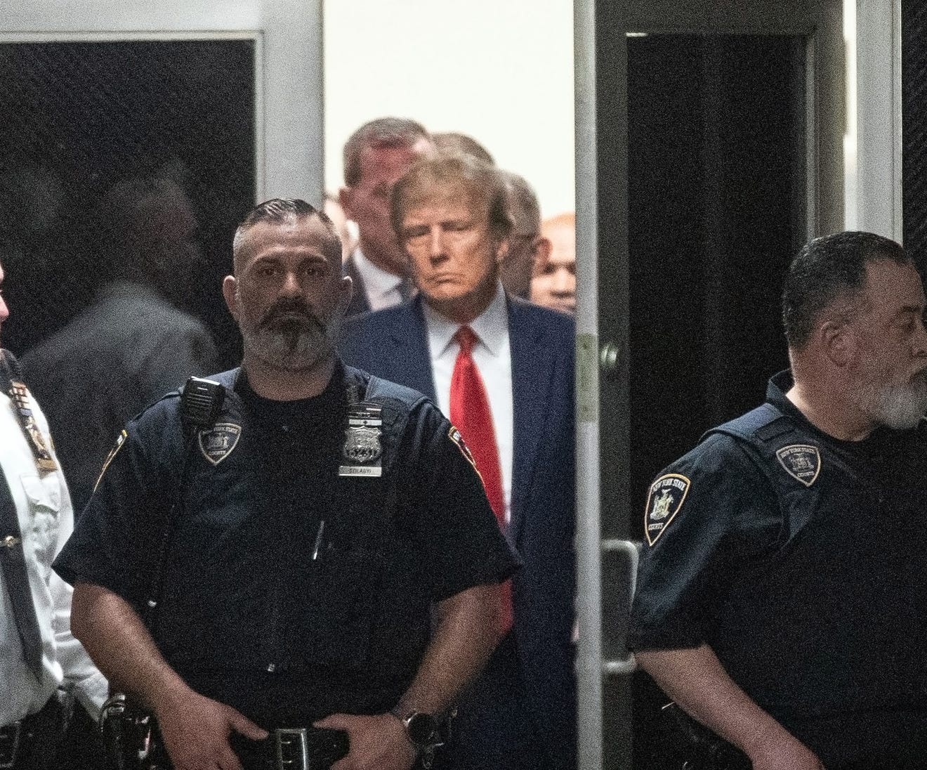découvrez les enjeux de l'immunité de donald trump : analyses, actualités juridiques et conséquences politiques autour des débats sur la protection de l'ex-président américain face à la justice.