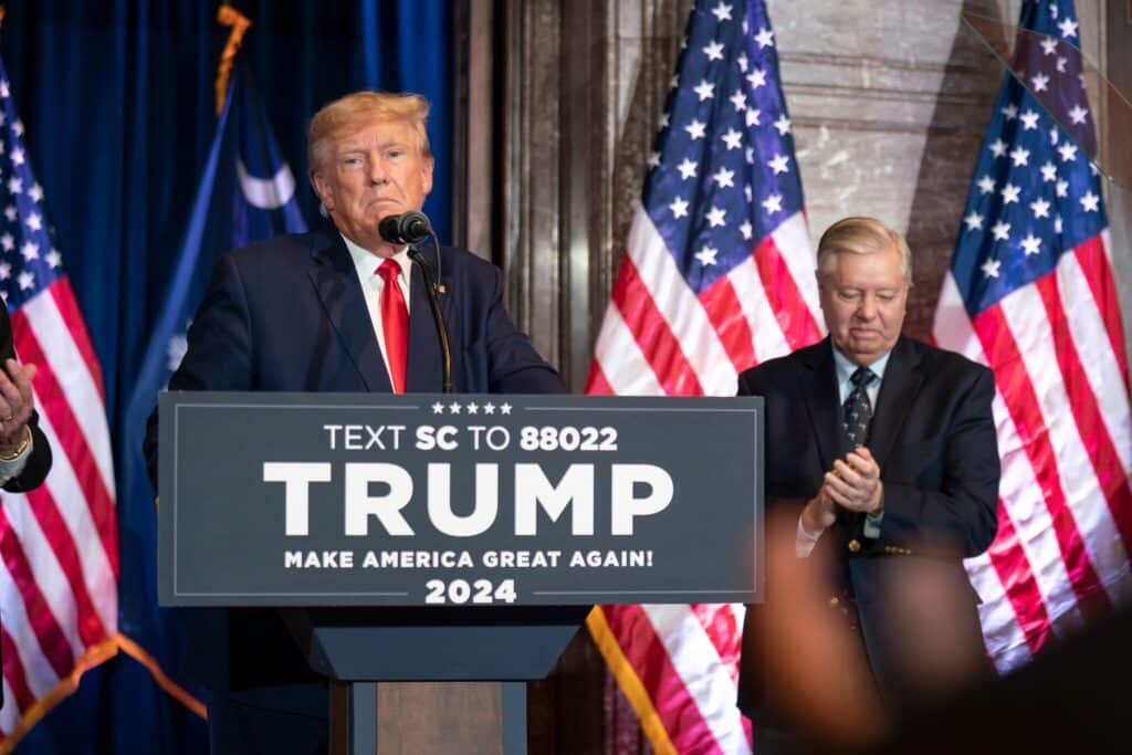 découvrez les enjeux et les rivalités entre donald trump et ses adversaires politiques : analyses, stratégies et répercussions sur la scène internationale et américaine.