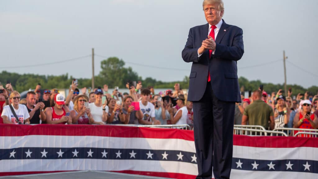 découvrez l'analyse des déclarations de donald trump concernant une possible intervention militaire dans les grandes métropoles américaines, ses motivations et les répercussions sur la sécurité et la politique nationale.