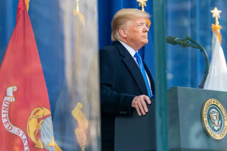 découvrez comment les tweets de donald trump influencent les marchés financiers, analysant leurs impacts immédiats sur les actions, devises et indices boursiers.