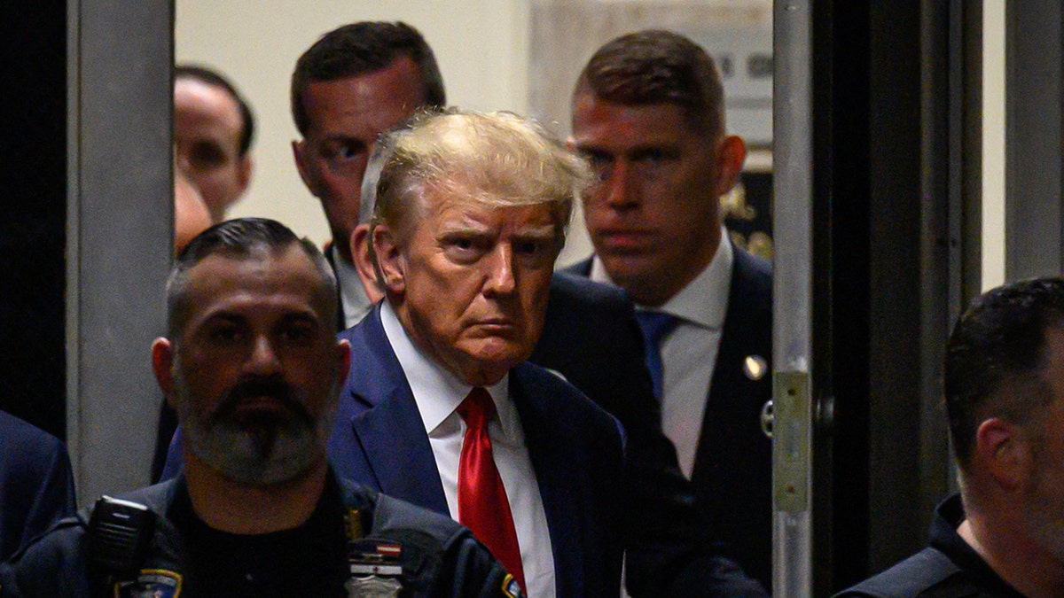 découvrez pourquoi donald trump est parfois qualifié de tyran, à travers une analyse de ses actions politiques, ses discours et l'impact de sa présidence sur la démocratie américaine.