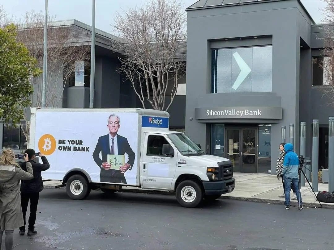 découvrez l'impact de la banque centrale suisse sur le bitcoin et les crypto-monnaies, ainsi que ses politiques monétaires innovantes.