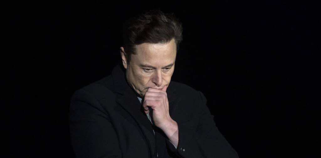 découvrez pourquoi elon musk abandonne son troisième parti politique et renouvelle ses liens avec donald trump, une alliance surprenante qui pourrait bouleverser la scène politique.