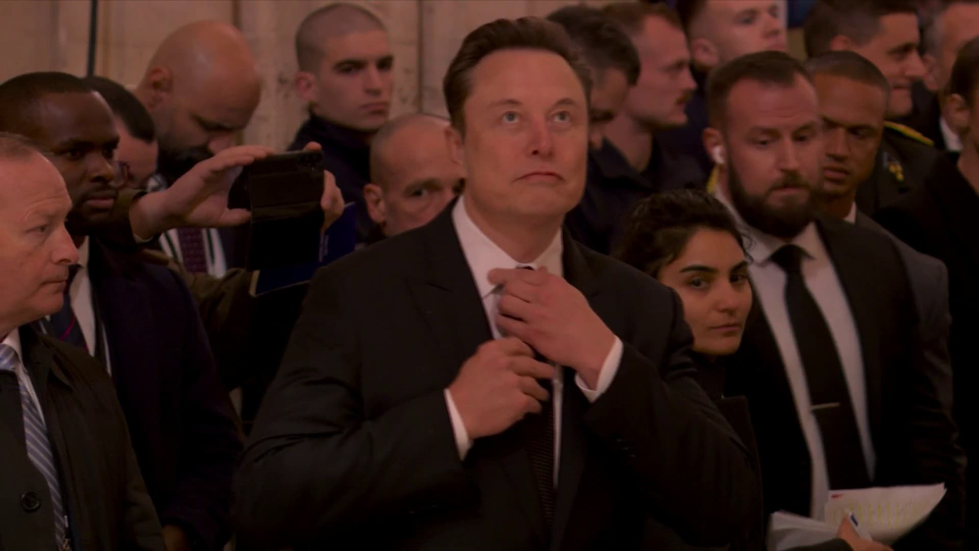 découvrez comment elon musk a économisé des milliards grâce à un super-ministère innovant, tout en mettant de côté la cryptomonnaie doge dans ses stratégies.