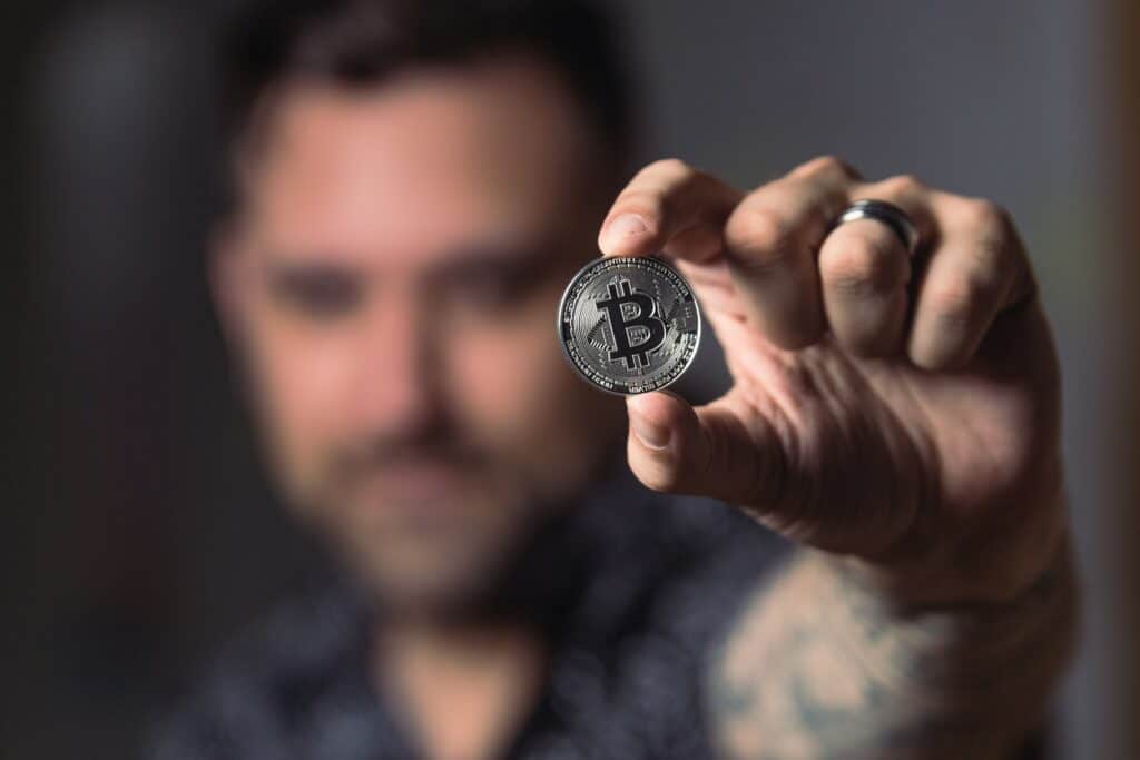 découvrez les principaux risques liés aux investissements sur les marchés de l'or, de l'argent et du bitcoin, et apprenez à mieux gérer votre portefeuille.