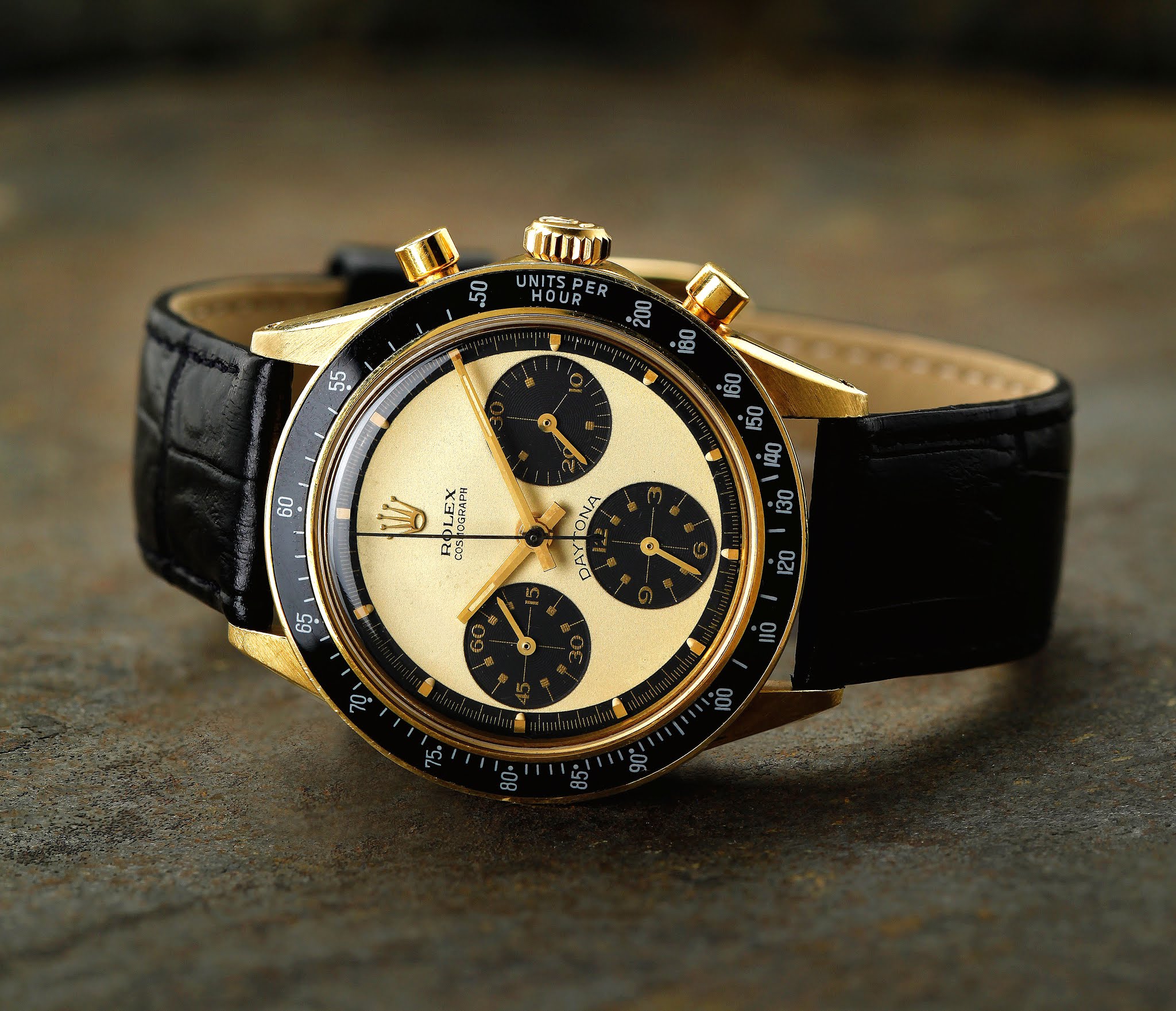 découvrez les secrets suisses mêlant rolex et lingots d'or pour séduire donald trump, alliant luxe et stratégie avec élégance.