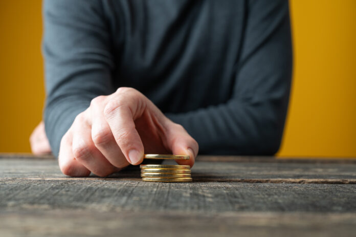 sequans est contraint de vendre ses bitcoins pour répondre à ses besoins financiers, impactant ainsi sa stratégie d'investissement en crypto-monnaies.