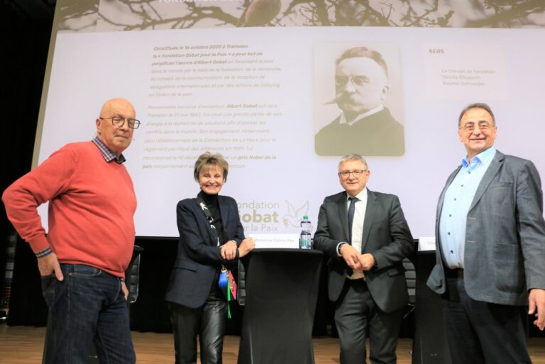 découvrez comment donald trump remet en question la neutralité suisse dans un contexte géopolitique tendu et les implications internationales de cette prise de position.