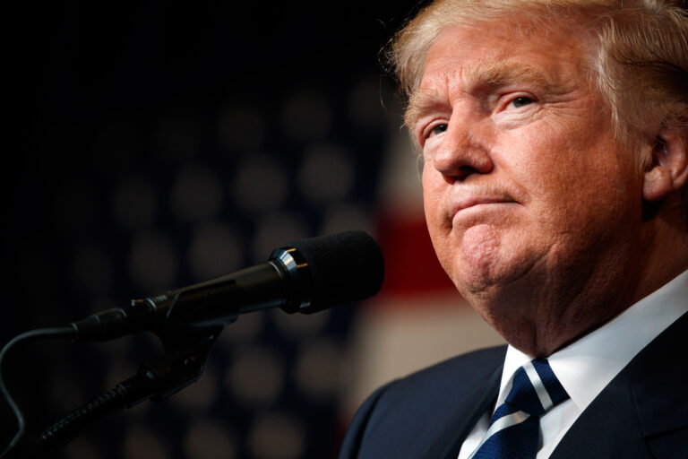 découvrez comment donald trump a subi une perte d'un milliard de dollars liée au bitcoin et les conséquences de cet événement sur son image et ses investissements.