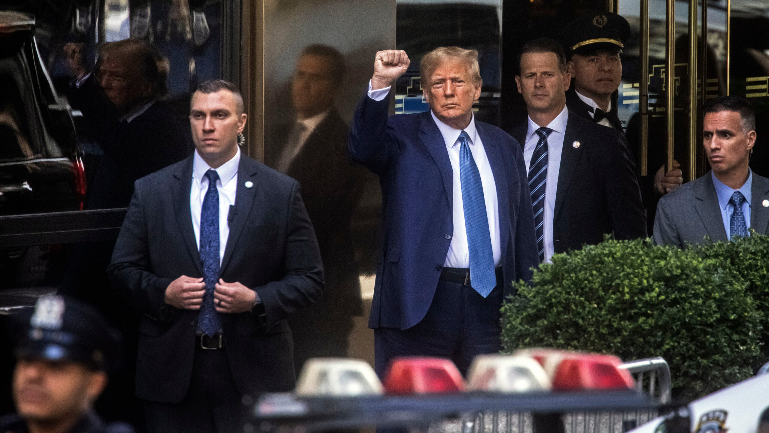 découvrez comment trump utilise l'intelligence artificielle pour améliorer son image et attaquer ses rivaux dans le paysage politique actuel.