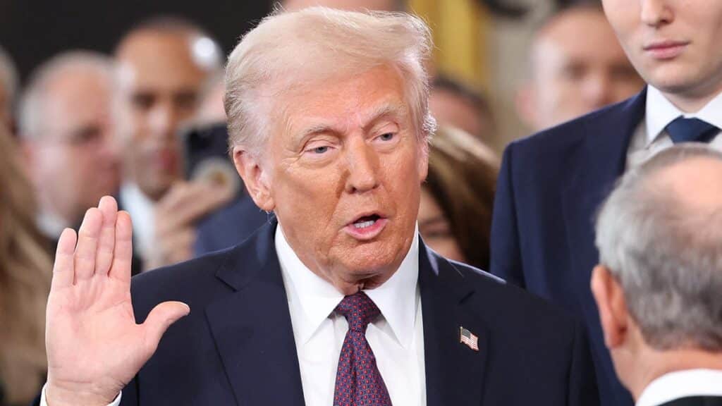 découvrez pourquoi trump souhaite abolir le filibuster afin de mettre fin au shutdown et les implications politiques de cette décision.