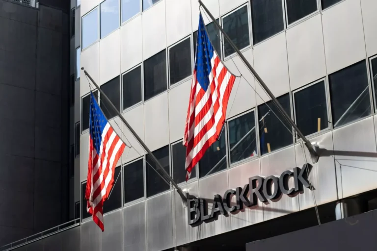 découvrez comment blackrock est devenu le premier grand détenteur institutionnel de bitcoin, marquant un tournant majeur dans l'adoption des cryptomonnaies par les investisseurs institutionnels.