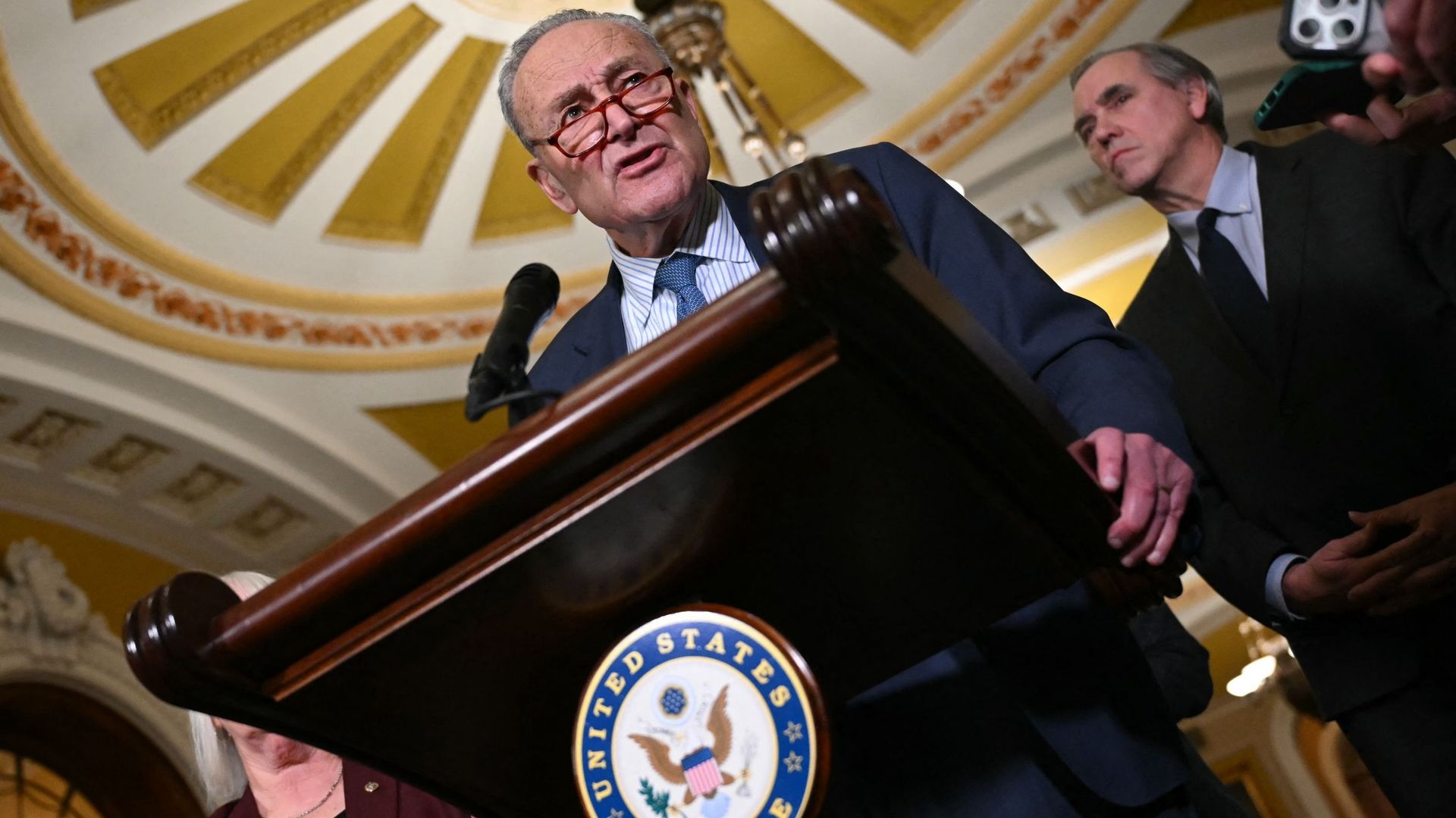 les démocrates craignent un échec majeur après l'ère trump, anticipant les défis politiques et sociaux à venir.