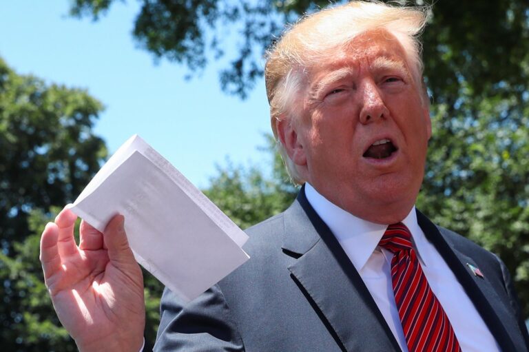 les démocrates craignent un échec majeur après l'ère trump, face aux défis politiques et sociaux à venir.