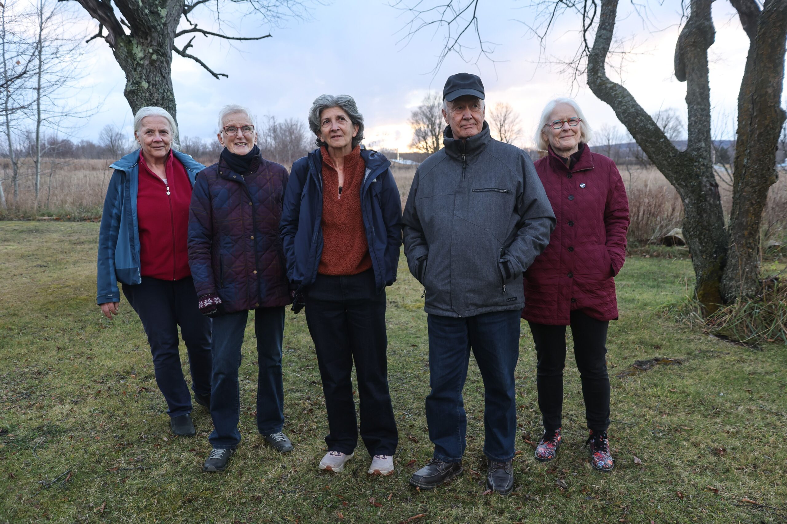 analyse des défis actuels de l'économie américaine, mettant en lumière les illusions persistantes et les solutions temporaires proposées pour y faire face.