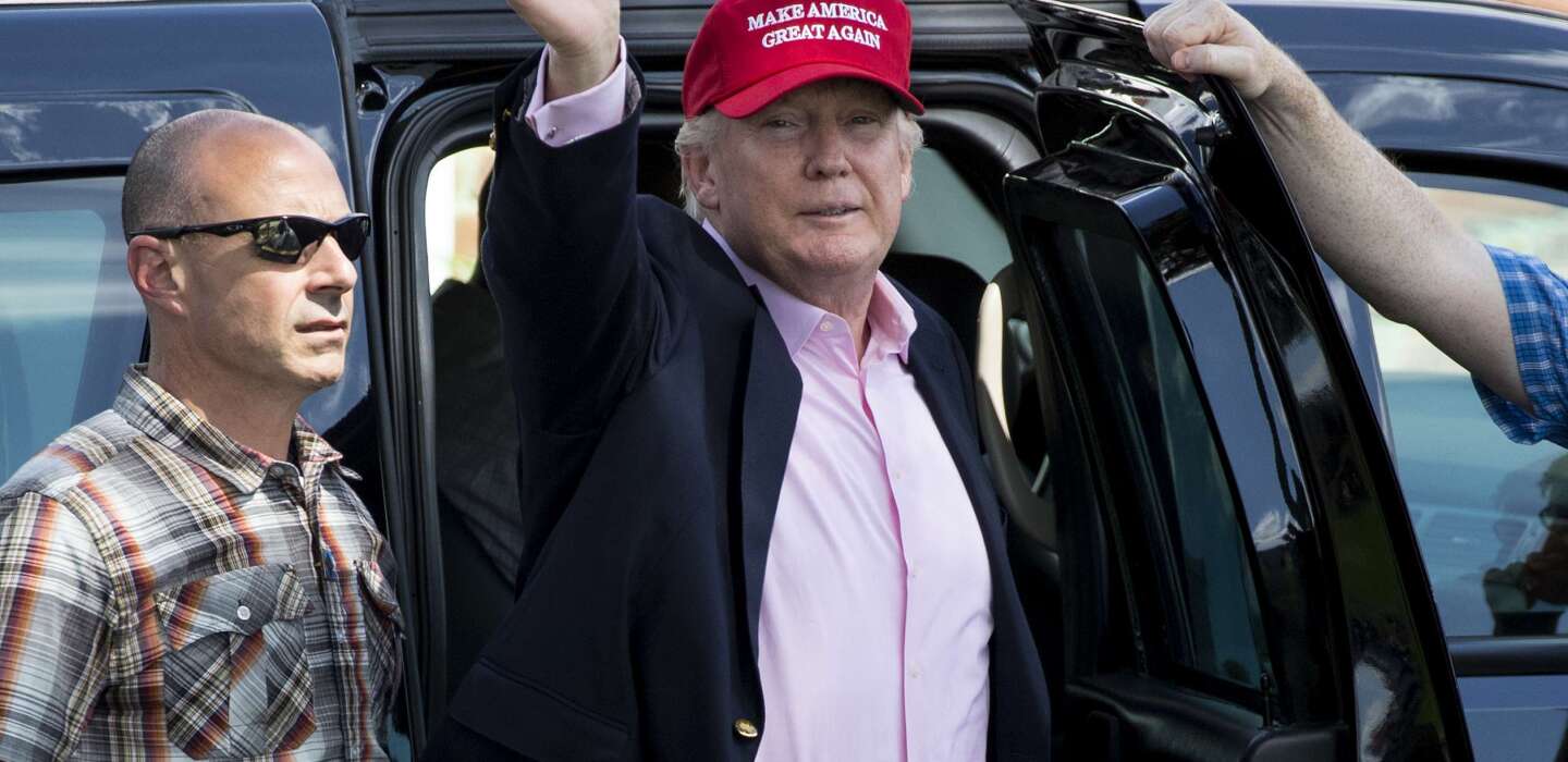 analyse de l'effondrement de la popularité de trump et les inquiétudes face à une possible vague démocrate aux prochaines élections.