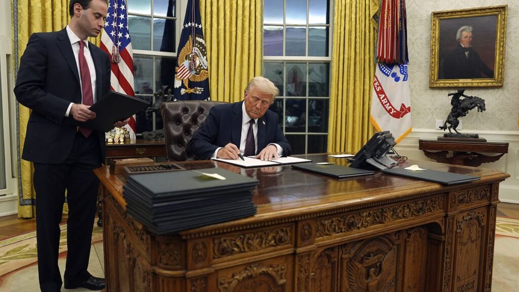 découvrez les dernières informations et mises à jour sur l'état de santé de donald trump, incluant les analyses médicales et les déclarations officielles.
