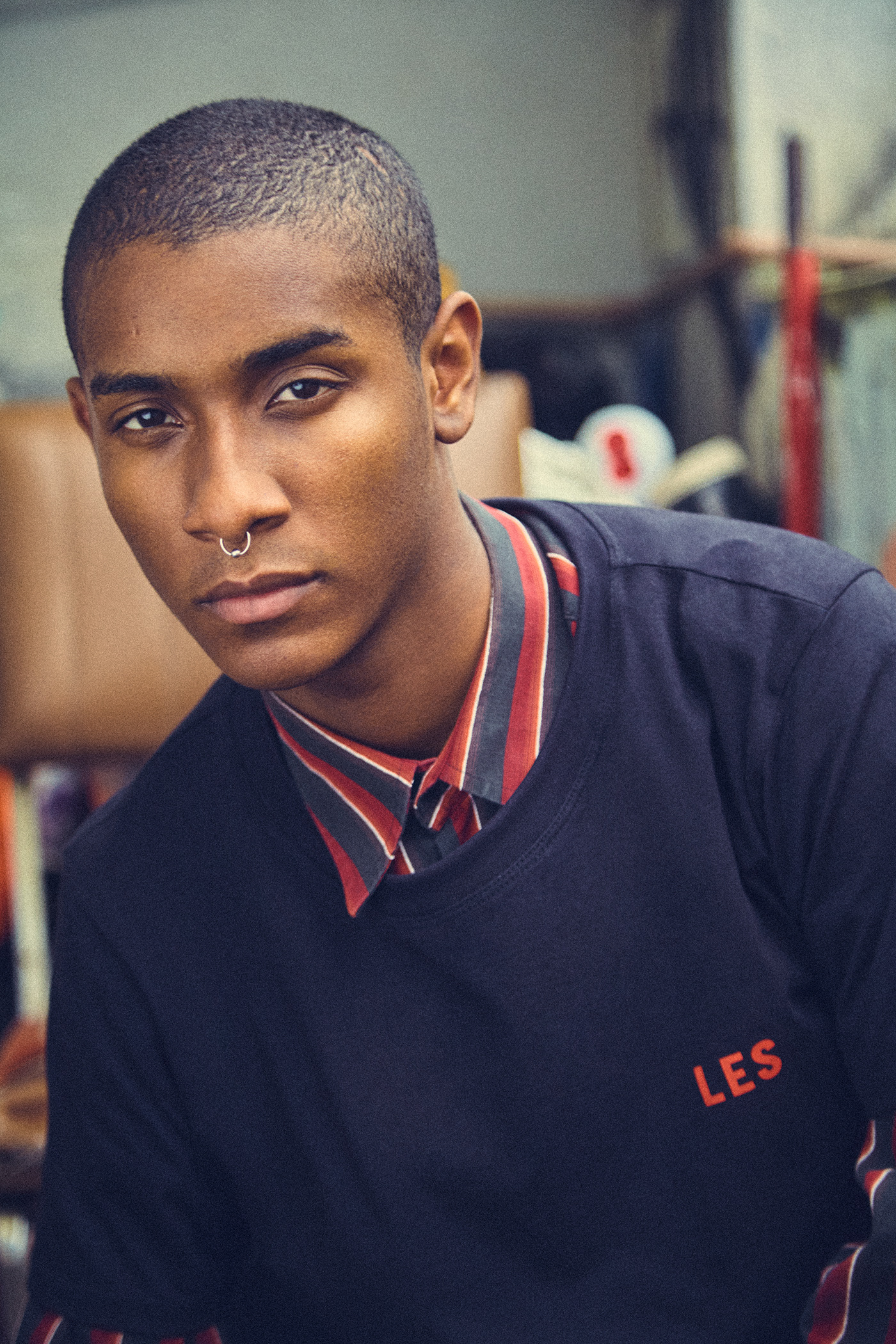 découvrez les aspects méconnus et les défis liés à la conduite autonome de tesla, entre innovations technologiques et zones d'ombre à éclaircir.