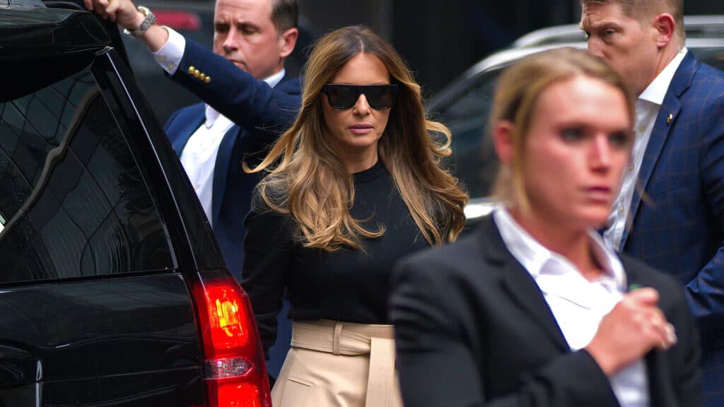 découvrez l'évolution de melania, du documentaire intime au blockbuster spectaculaire, explorant sa transformation et son impact cinématographique.