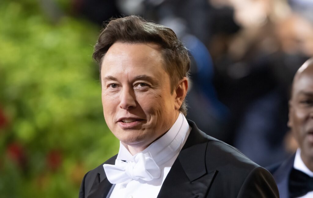 découvrez comment musk a aligné la situation de la liberté d'expression à washington et moscou, explorant les implications pour la société et la politique.