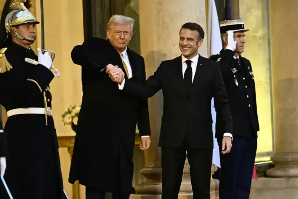 découvrez la relation inattendue entre nicki minaj et donald trump, explorant une proximité surprenante qui intrigue le public.