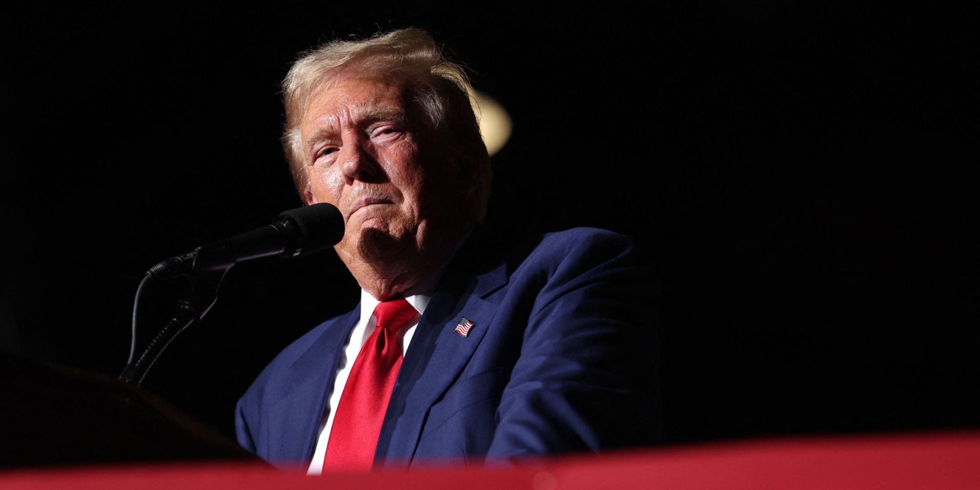 découvrez la relation inattendue entre nicki minaj et donald trump, une proximité qui surprend et intrigue le public.