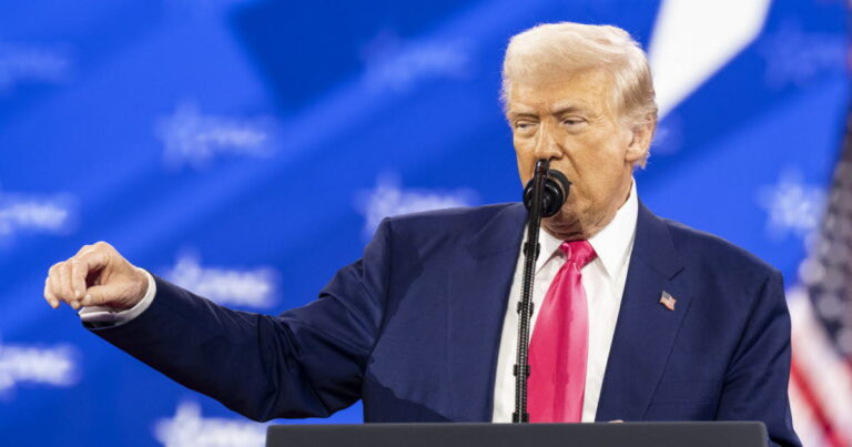 un an après l'élection, le soutien à trump connaît une baisse significative, reflétant les changements dans l'opinion publique et les défis politiques rencontrés.