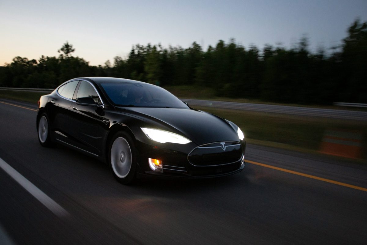découvrez comment tesla s'impose en leader des ventes automobiles en norvège grâce à ses véhicules électriques innovants et écologiques.
