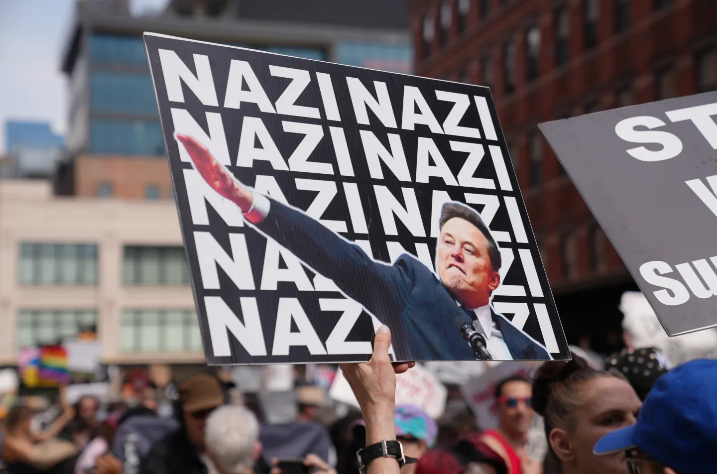 découvrez pourquoi elon musk a refusé la création d'une moto électrique tesla et les raisons derrière cette décision surprenante.