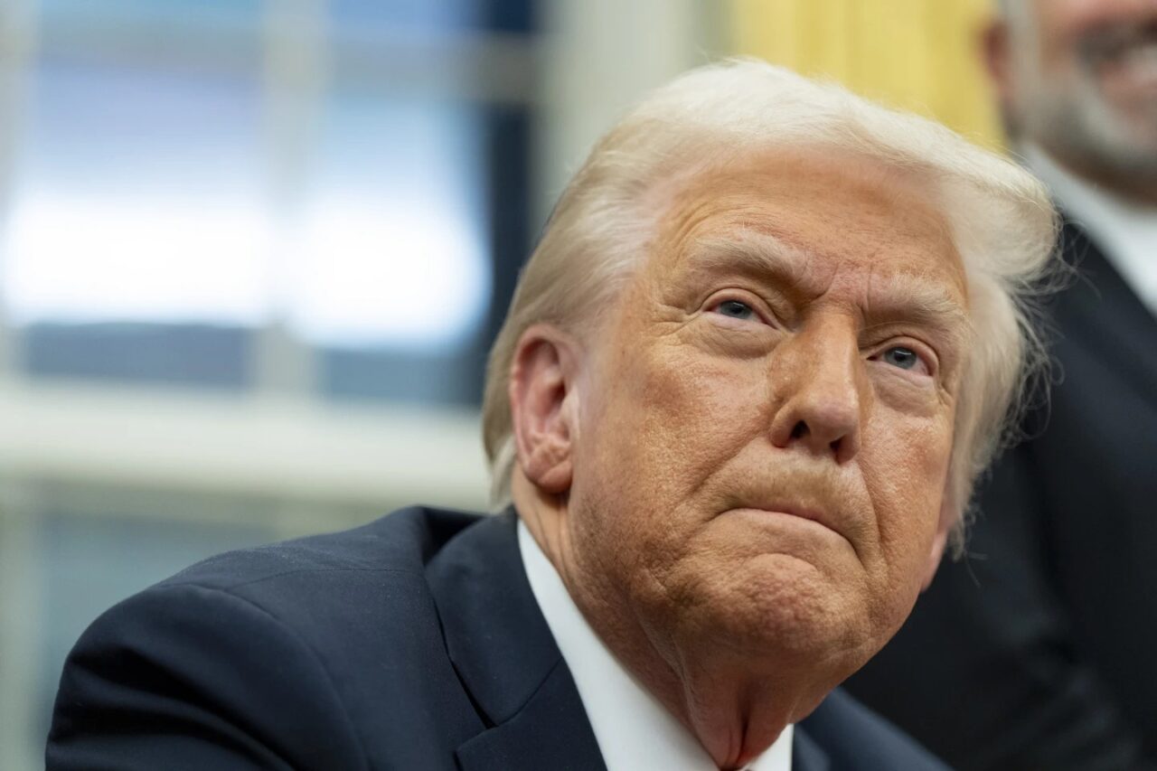 découvrez comment trump intensifie son discours sur l'immigration et ses propositions pour renforcer les mesures contre les migrants.