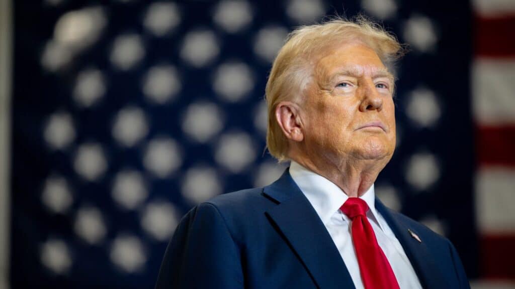 découvrez comment trump intensifie son offensive sur l'immigration aux états-unis, ses nouvelles mesures et leurs impacts sur la société américaine.