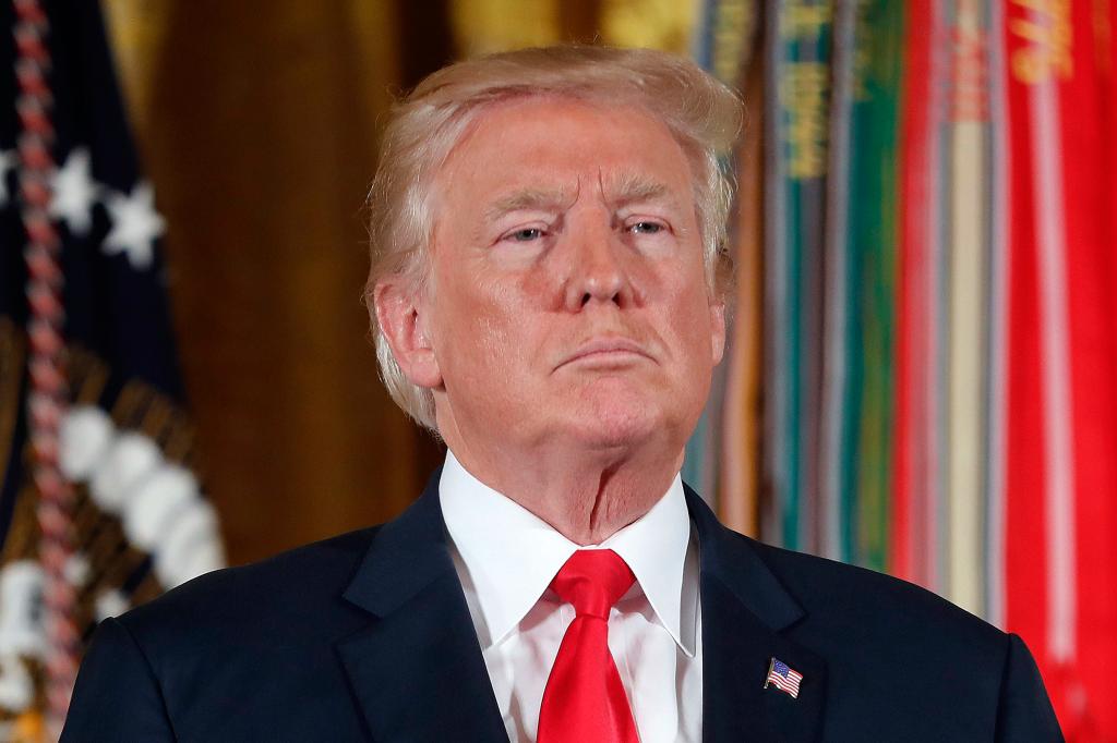 donald trump ordonne le retrait de 30 diplomates américains, impactant les relations diplomatiques et la présence des états-unis en afrique.