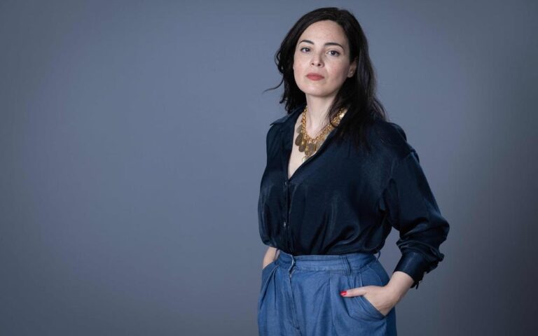 asma mhalla analyse l’alliance entre trump et musk ainsi que la domination technologique des états-unis, explorant les implications politiques et économiques majeures.