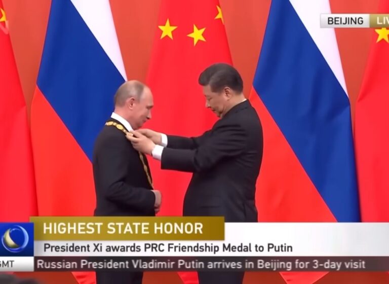 découvrez une analyse approfondie sur l'état mental de donald trump et les événements récents qui suscitent des questionnements sur sa santé mentale.